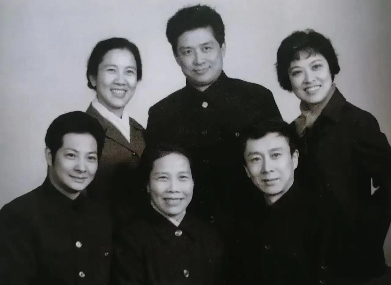 1979年，上越一团主演金采风 吕瑞英 刘觉 史济华 张国华，除了吕 金，其他宗