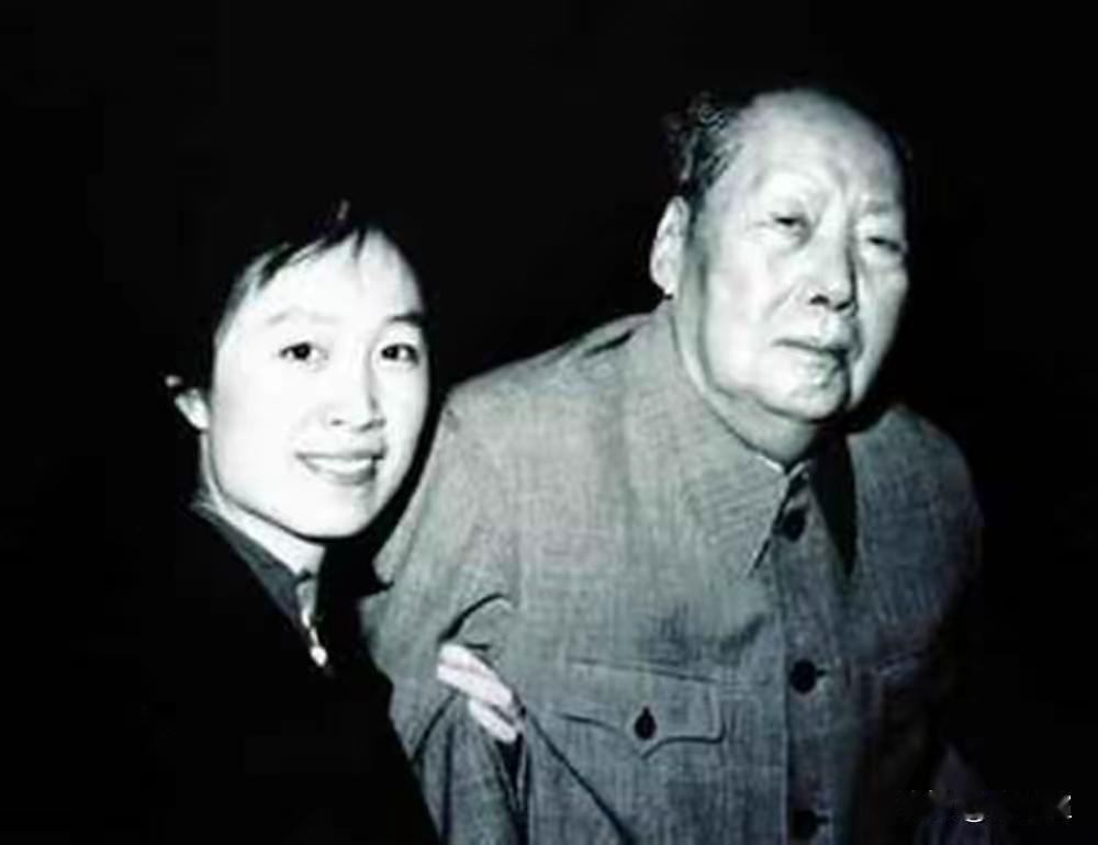 看哭无数人！晚年毛主席这张照片，藏着最让人心疼的深情
 
望着毛主席暮年的照片，