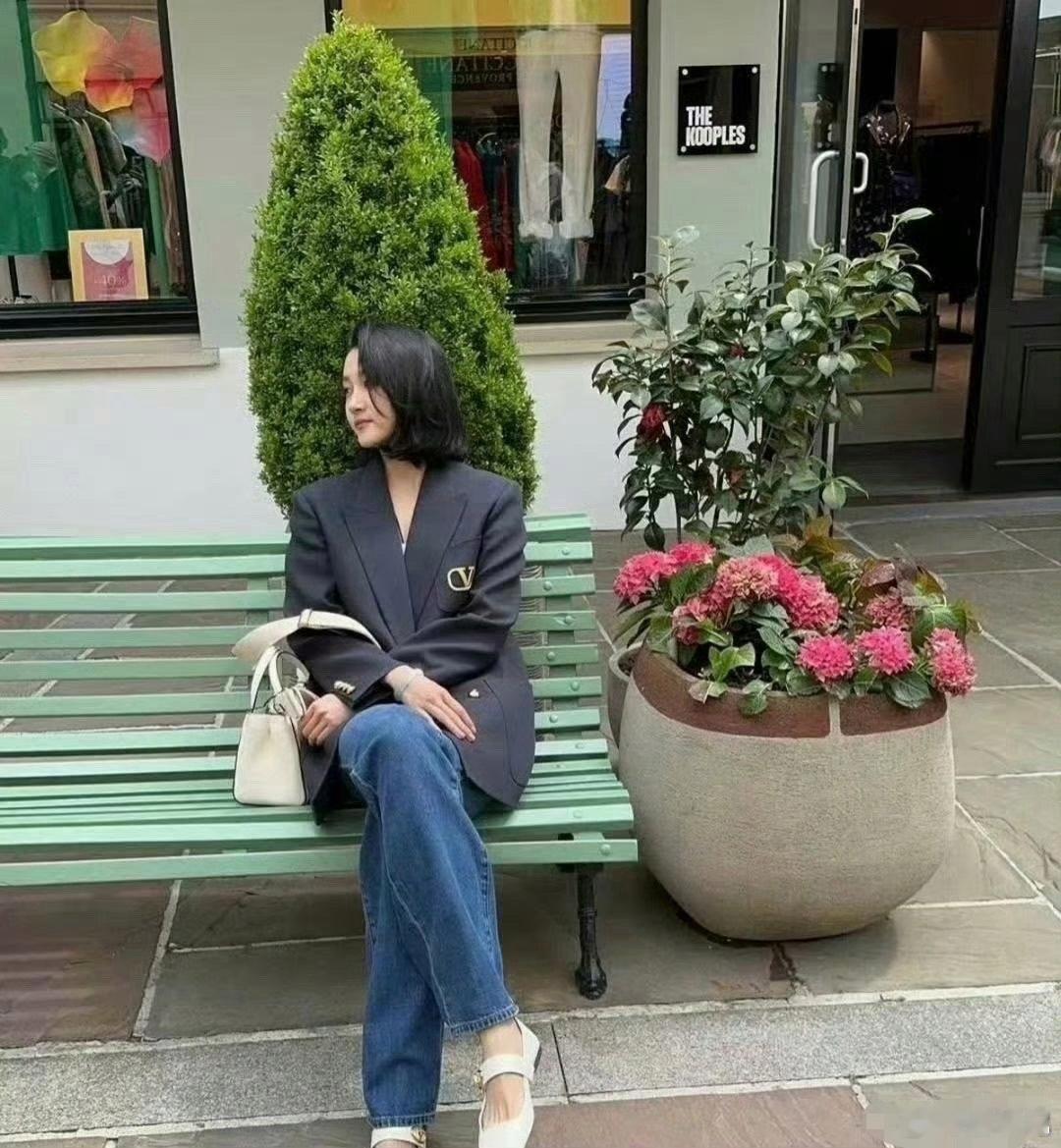 短发让关晓彤变成熟了，看上去终于不像个小孩了 