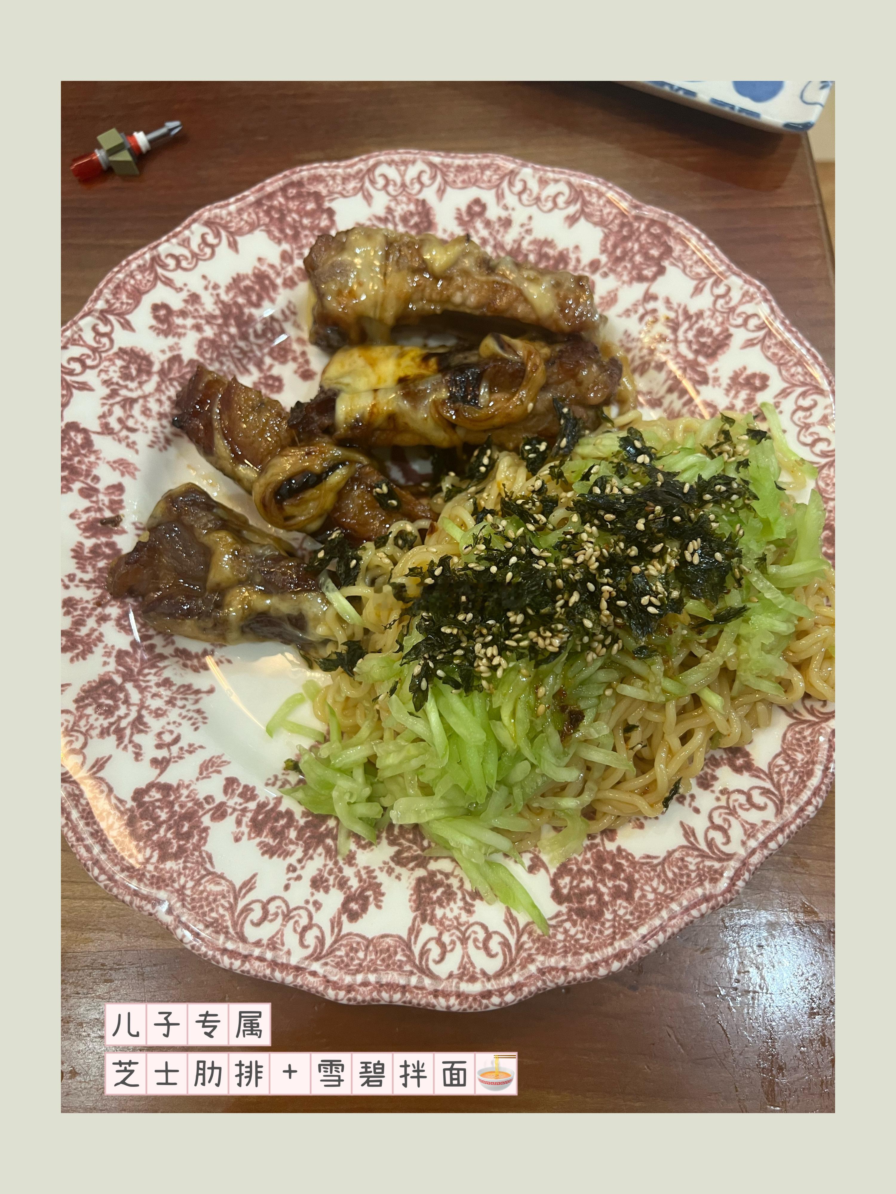 不可辜负的美食[超话]  今日份硬菜哥哥今天中午到家安排了中饭：哥哥说上锅晚上更