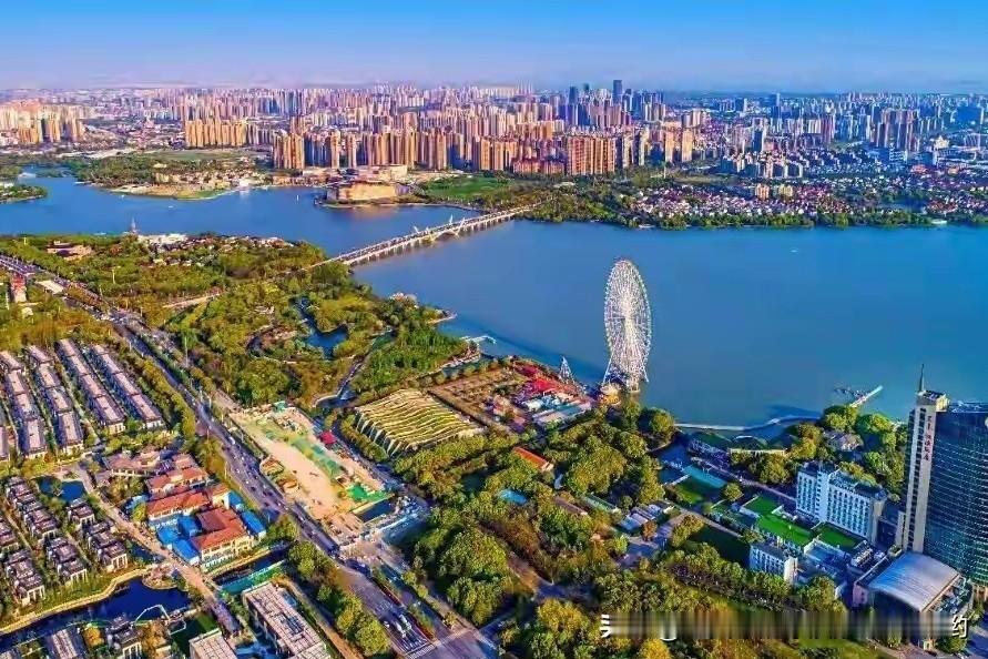 “锡式更新”指无锡城市更新模式，它聚焦老旧小区、工业遗存等改造。这种模式启示多多