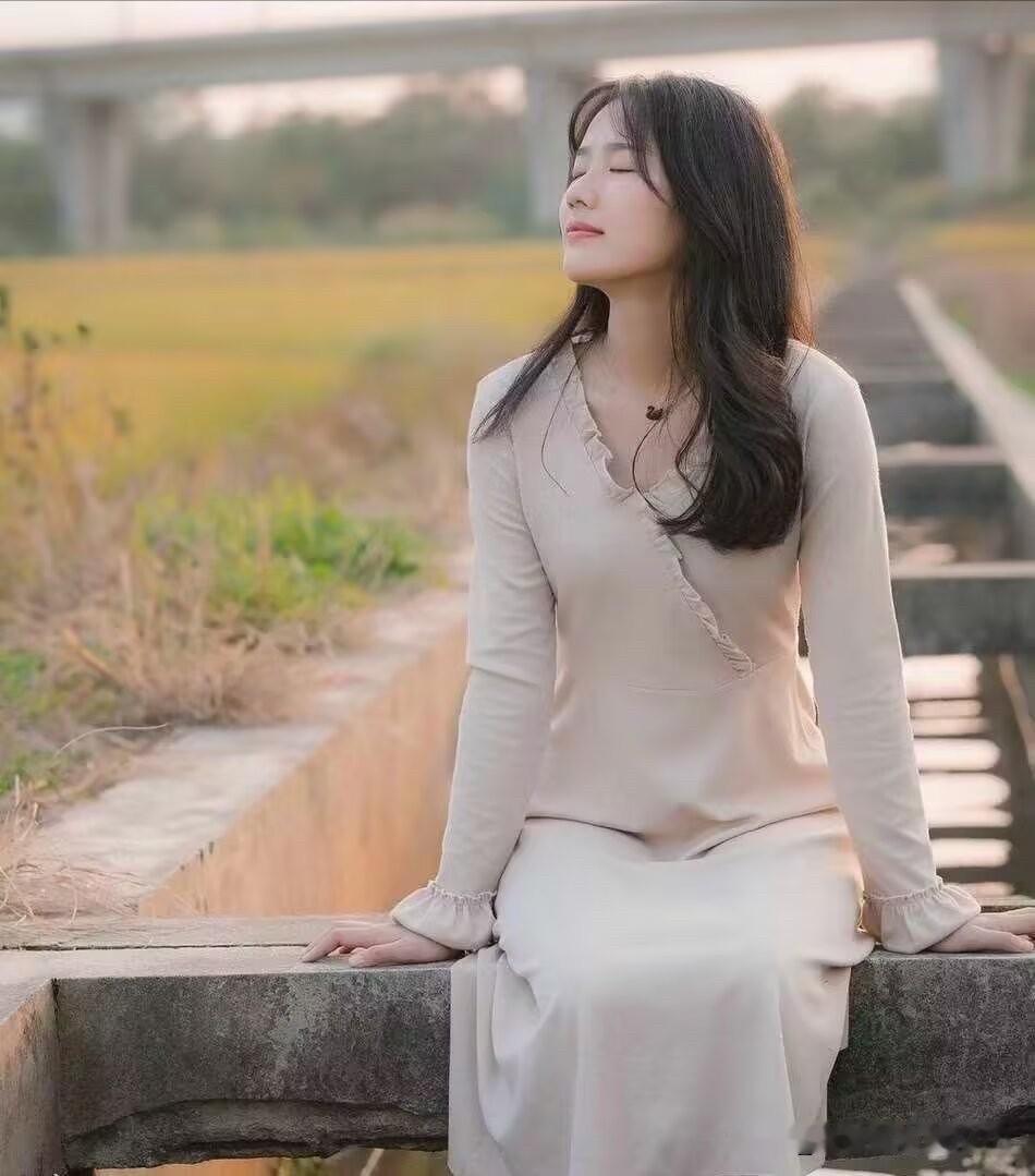 天天发货，愁找不到货。仓库又小，系统又不能建储位，管的物料又多。
来这里上了一个