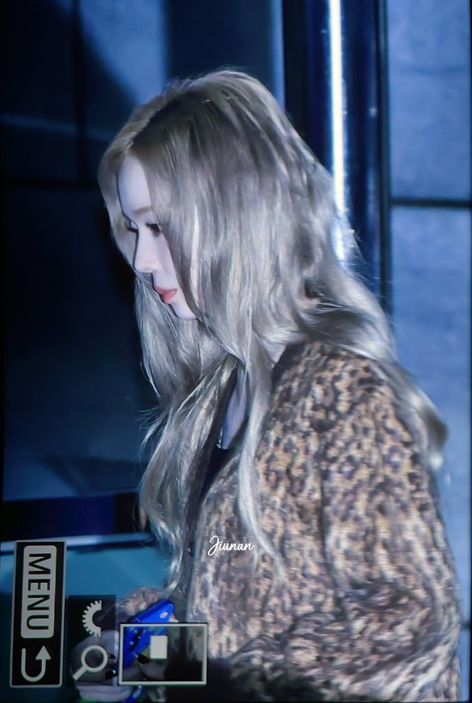241103 EL签售今天好温柔哦🥺©️​​​