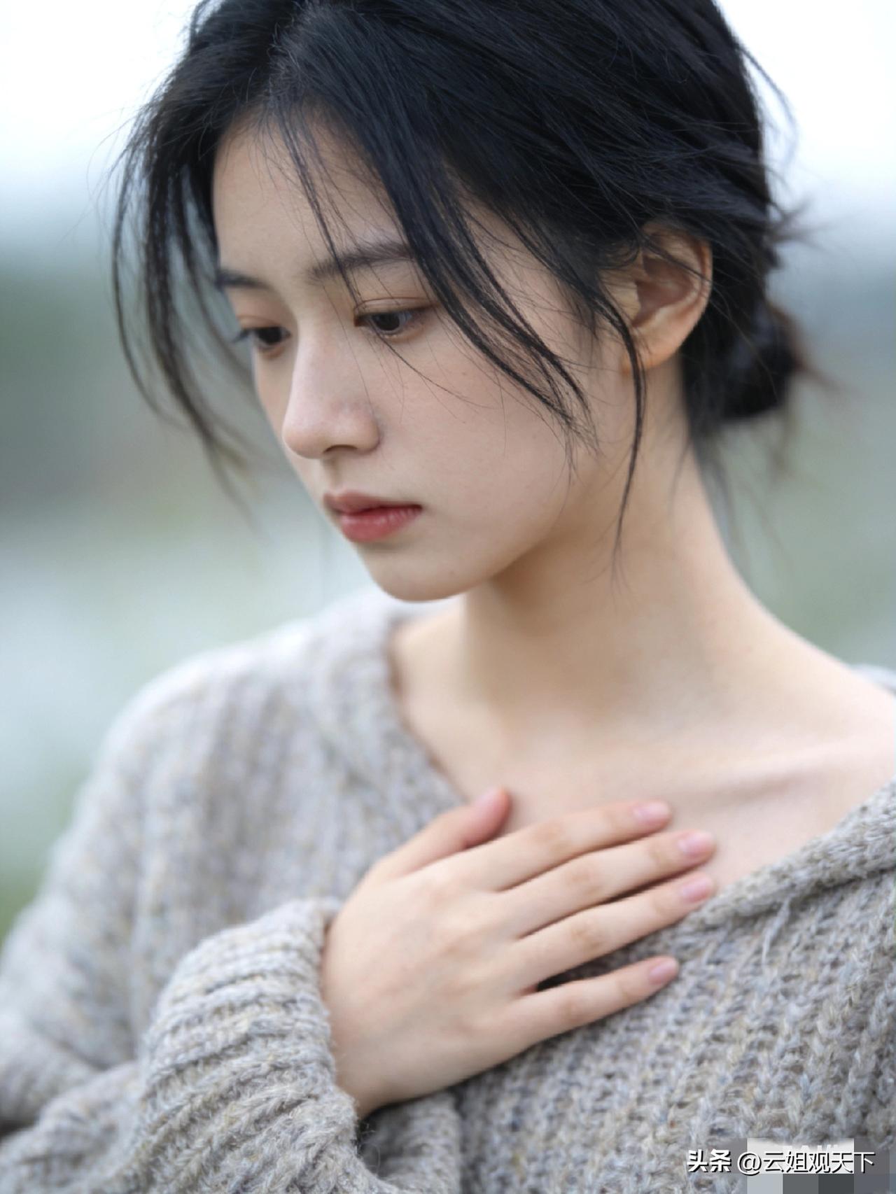 放弃一个深爱的人，就像生了一场大病。
病好了，魂却丢了，再也快乐不起来。
 
后