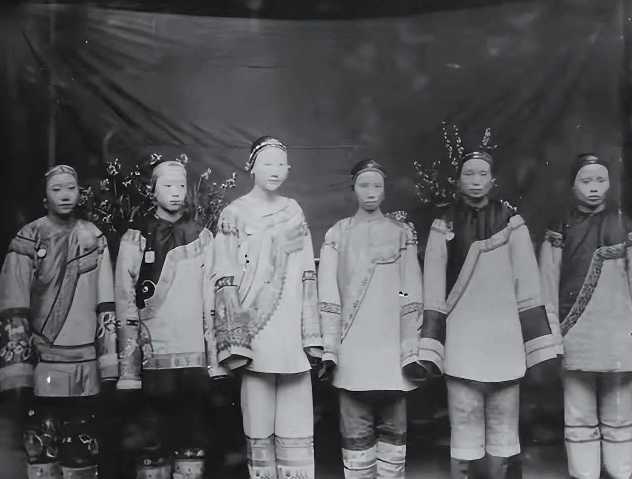 清朝皇宫那些正史不载的规矩：宫女不能仰睡，太监鞋里塞苍耳

宫女睡觉不许仰面朝天