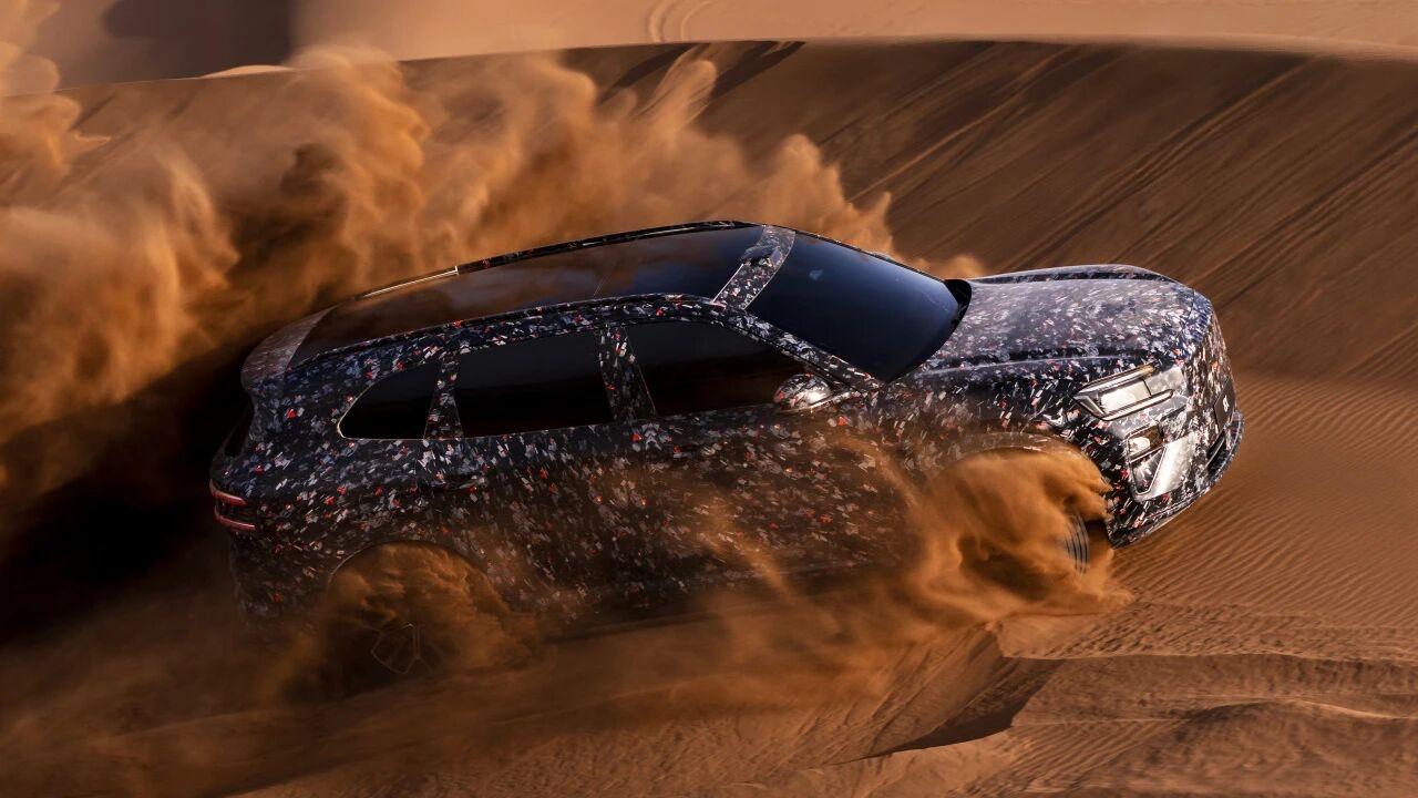 极氪8X究竟是一款怎样的车？它的实力能否与问界M8相抗衡呢？我认为是可行的。毕竟