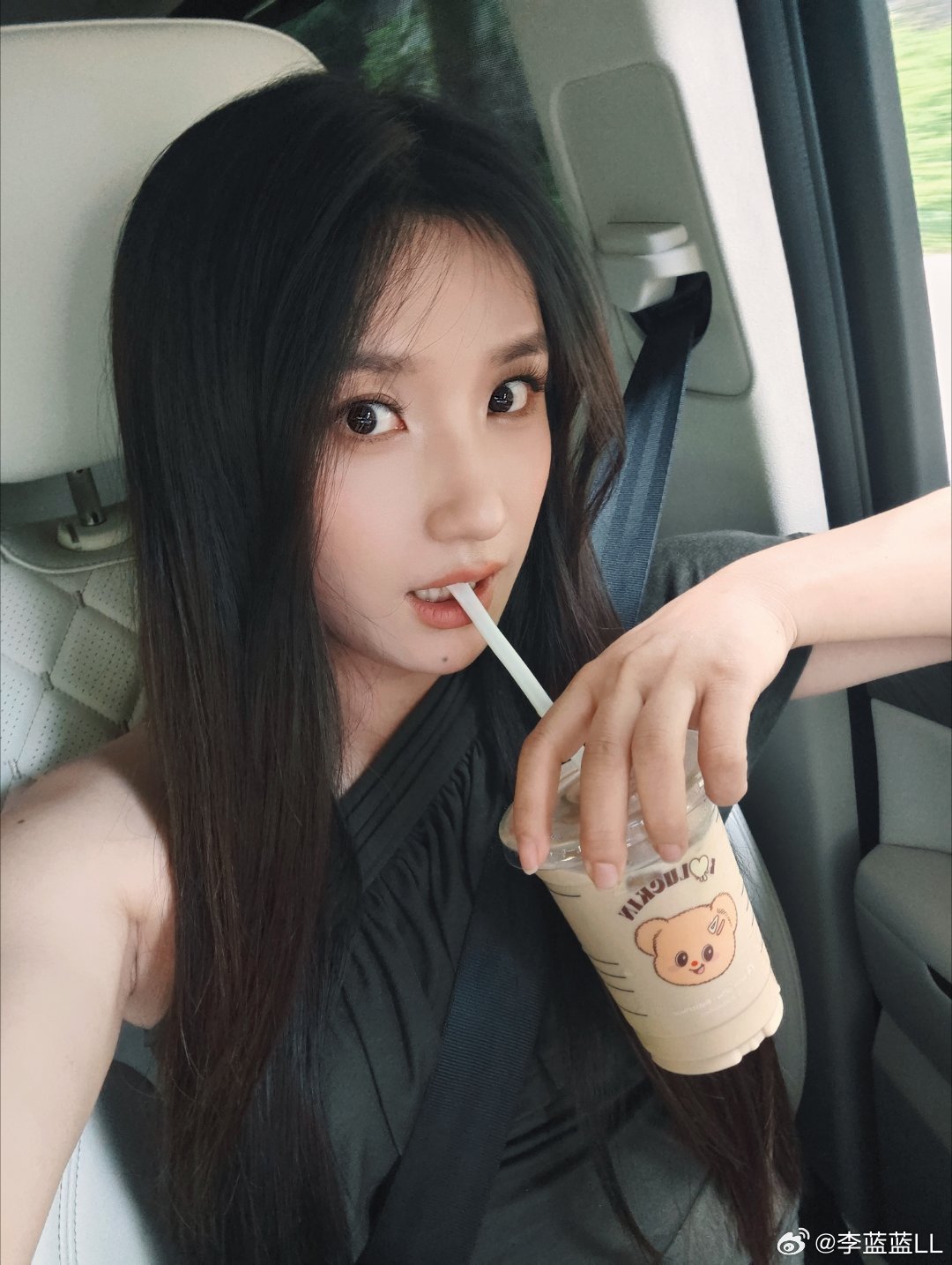 猜猜我今天开的是什么车？猜中，就给你们看我喝咖啡吧[doge] ​​​