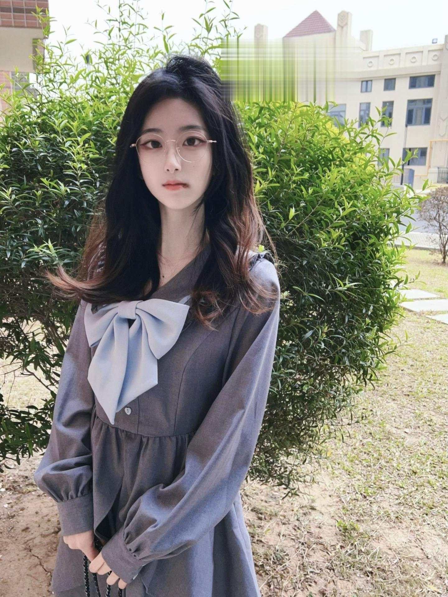 像救赎的光又像坠落的灰🩶🩵。