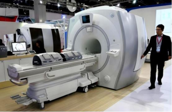 一台核磁共振仪，以前飞利浦卖我们3000万。后来，我们自己研发出来了，他扭头就卖