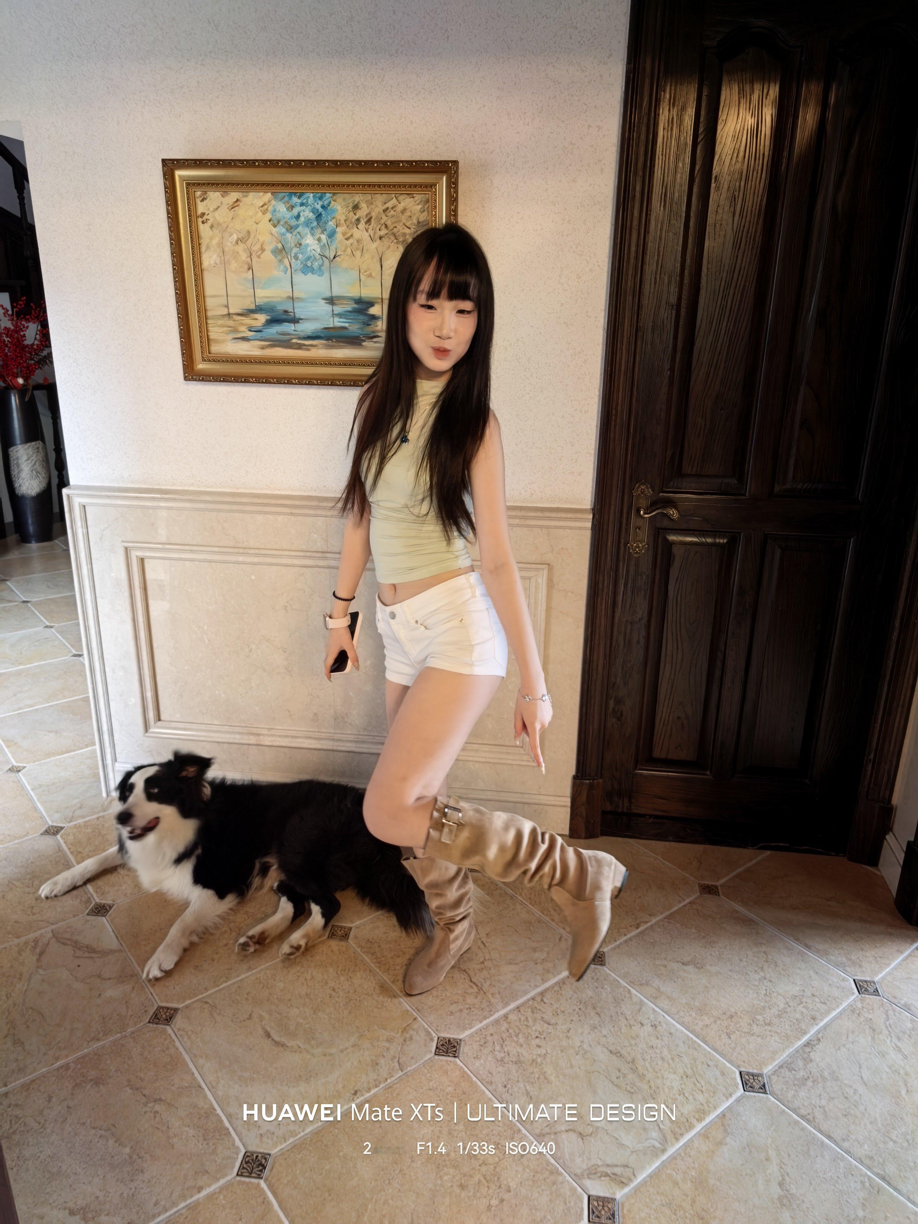我妹妹在抖音直播间买了一双靴子她让大家猜一下这个才多少钱。特别便宜。我猜128 