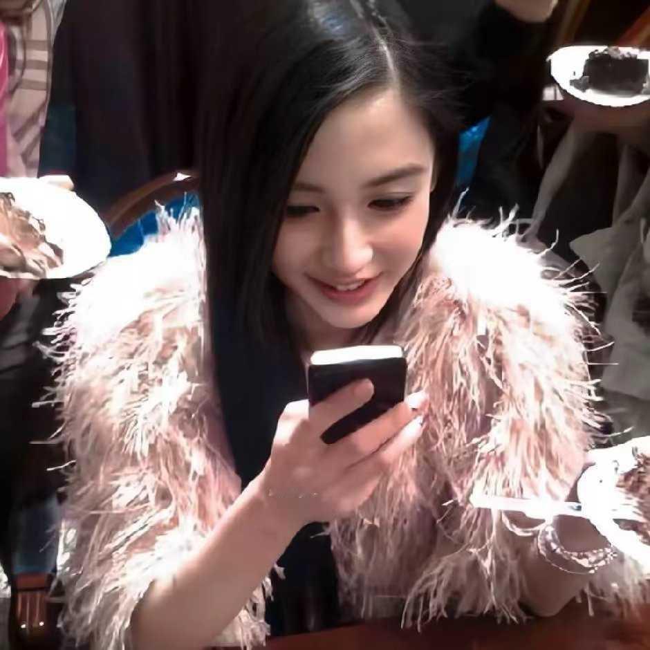 angelababy angelababy “我沿着星河捡着你遗落在月亮旁的浪漫