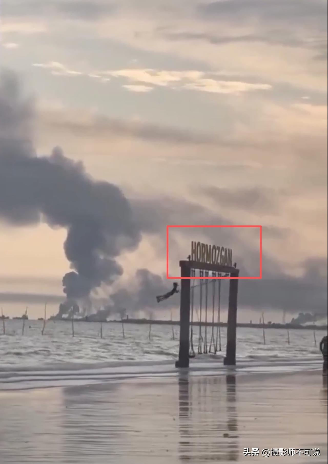 今天看到一段视频很有意思，看起来有种拧巴的和谐感。视频拍摄的是在某海滩上有一架巨