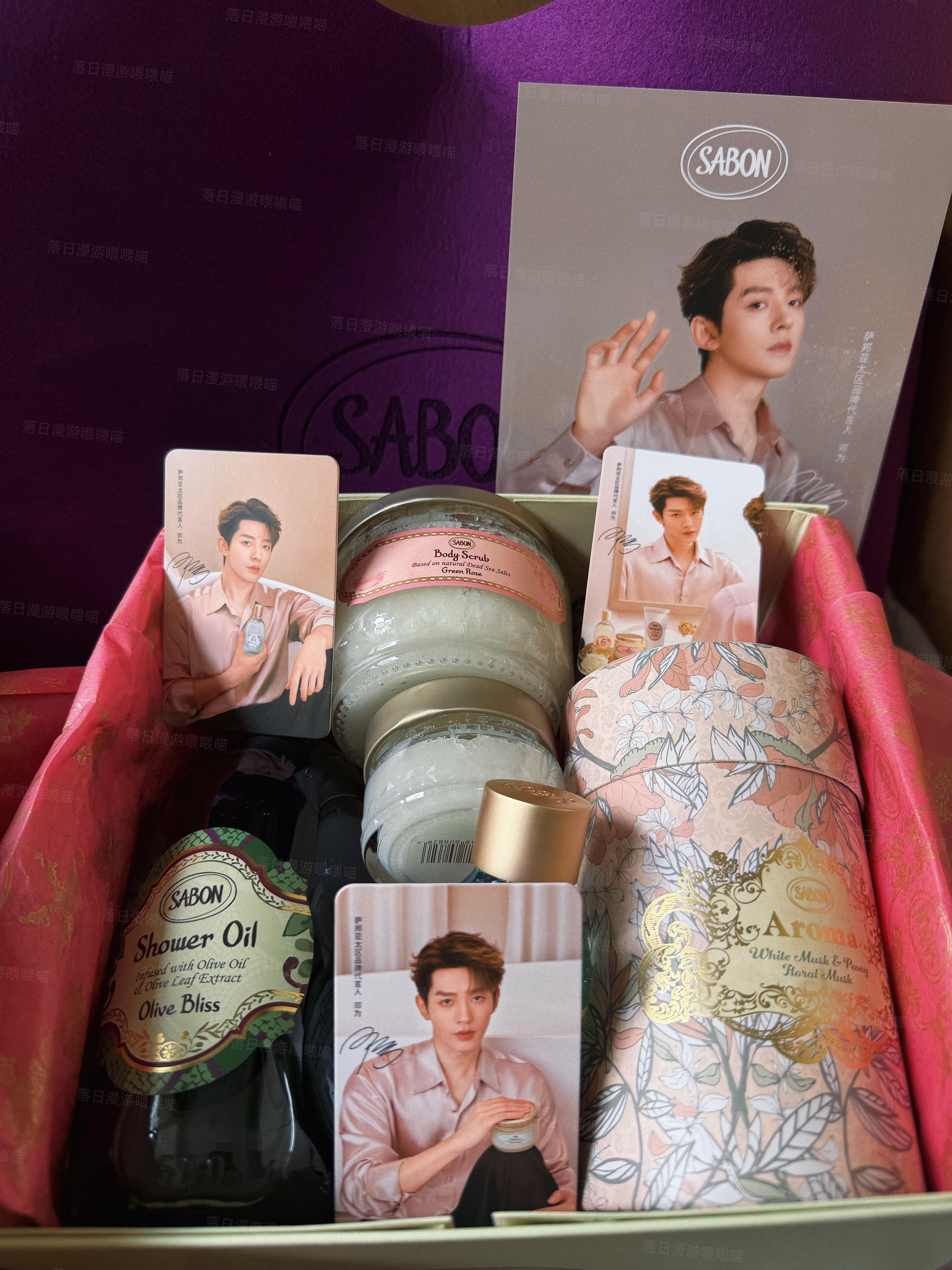 早上又到了一大箱子，嘿嘿小卡真好看这下进去浴室两小时都出不来了 