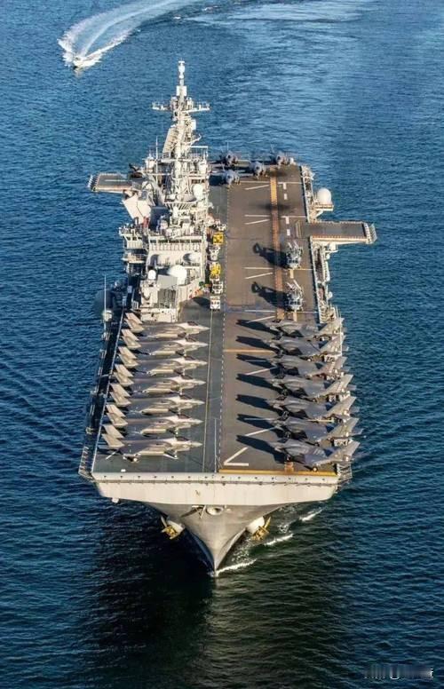 中国076两栖攻击舰四川舰全球第二，第一呢？
   四川舰舷号51，满载排水量4