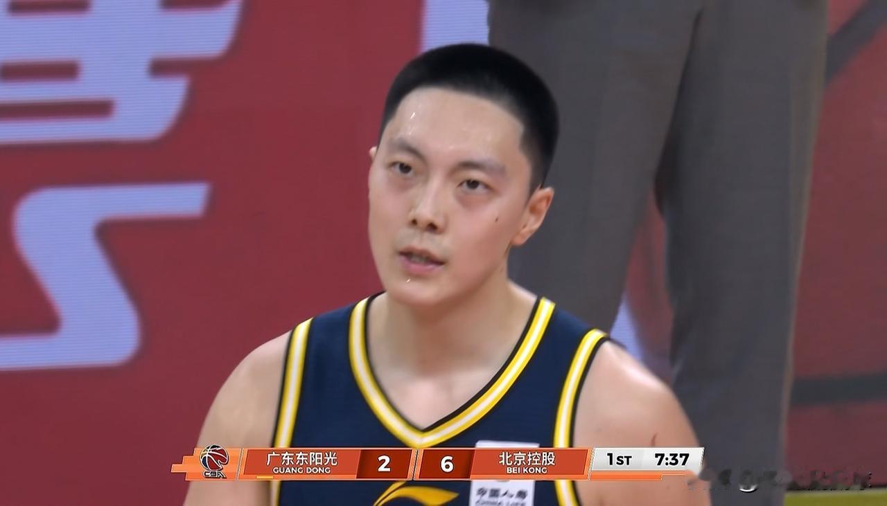 广东东阳光超级球星胡明轩真是彻底的爆发了！在今天广东东阳光主场迎战北京控股的比赛