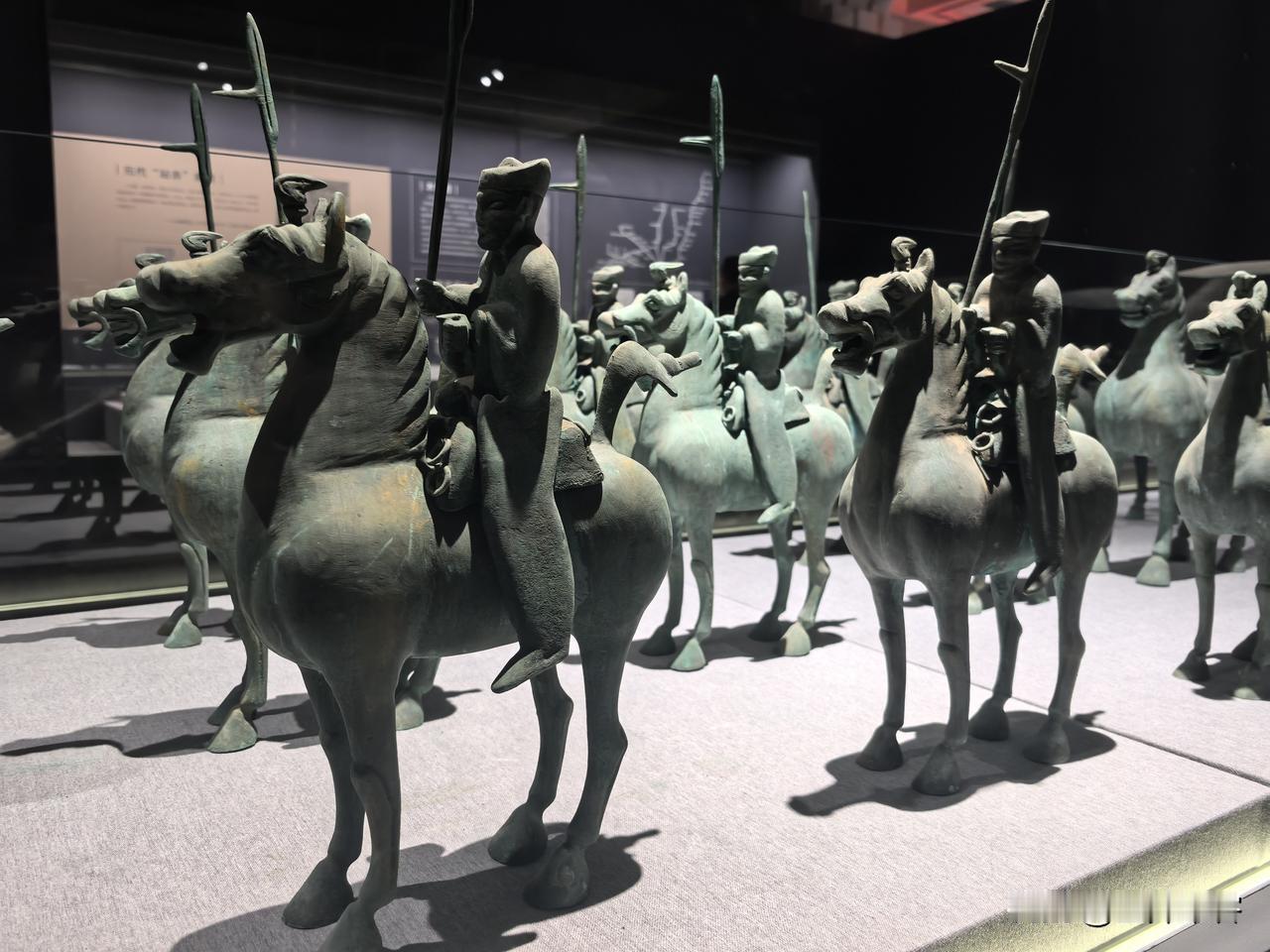 唐朝的朔方节度使治所并不在内蒙古，第一个在内蒙古设立的节度使叫振武节度使。郭子仪