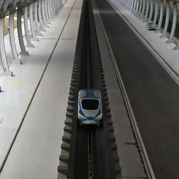 湖北东湖实验室在高速交通技术领域取得的又一重大突破。科研人员采用悬浮支撑与电磁推