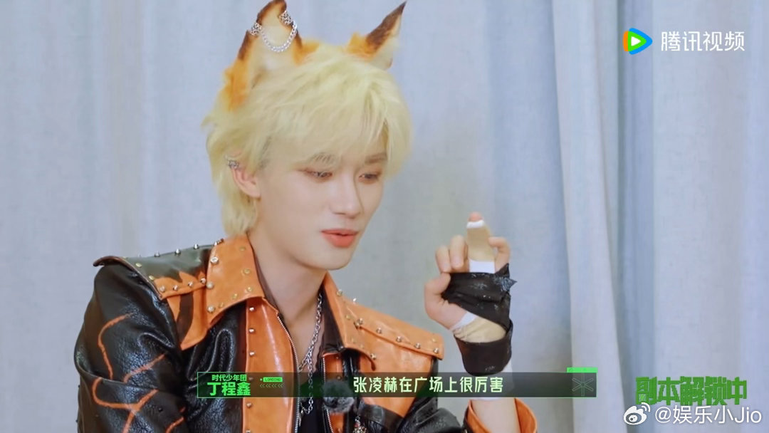 刘宇宁夸丁程鑫热心丁程鑫 避谶刘宇宁起不来的时候，是丁程鑫主动上前搭手帮忙，这一