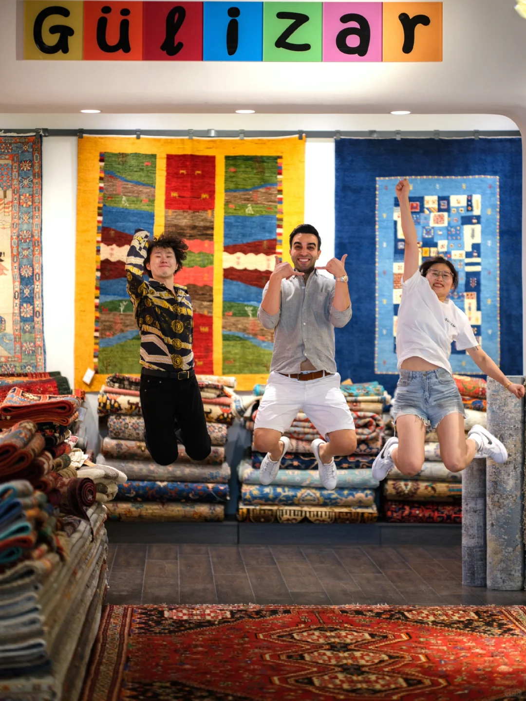 Joyful touch in the Gülizar Carpets 😁