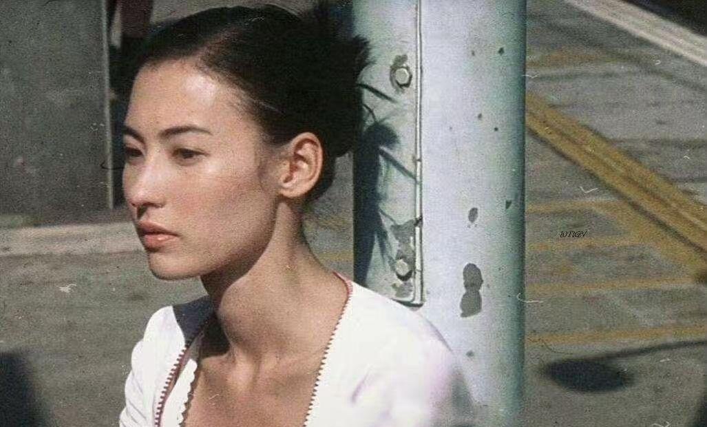 当年的张柏芝真是惊艳，这骨相堪称完美 