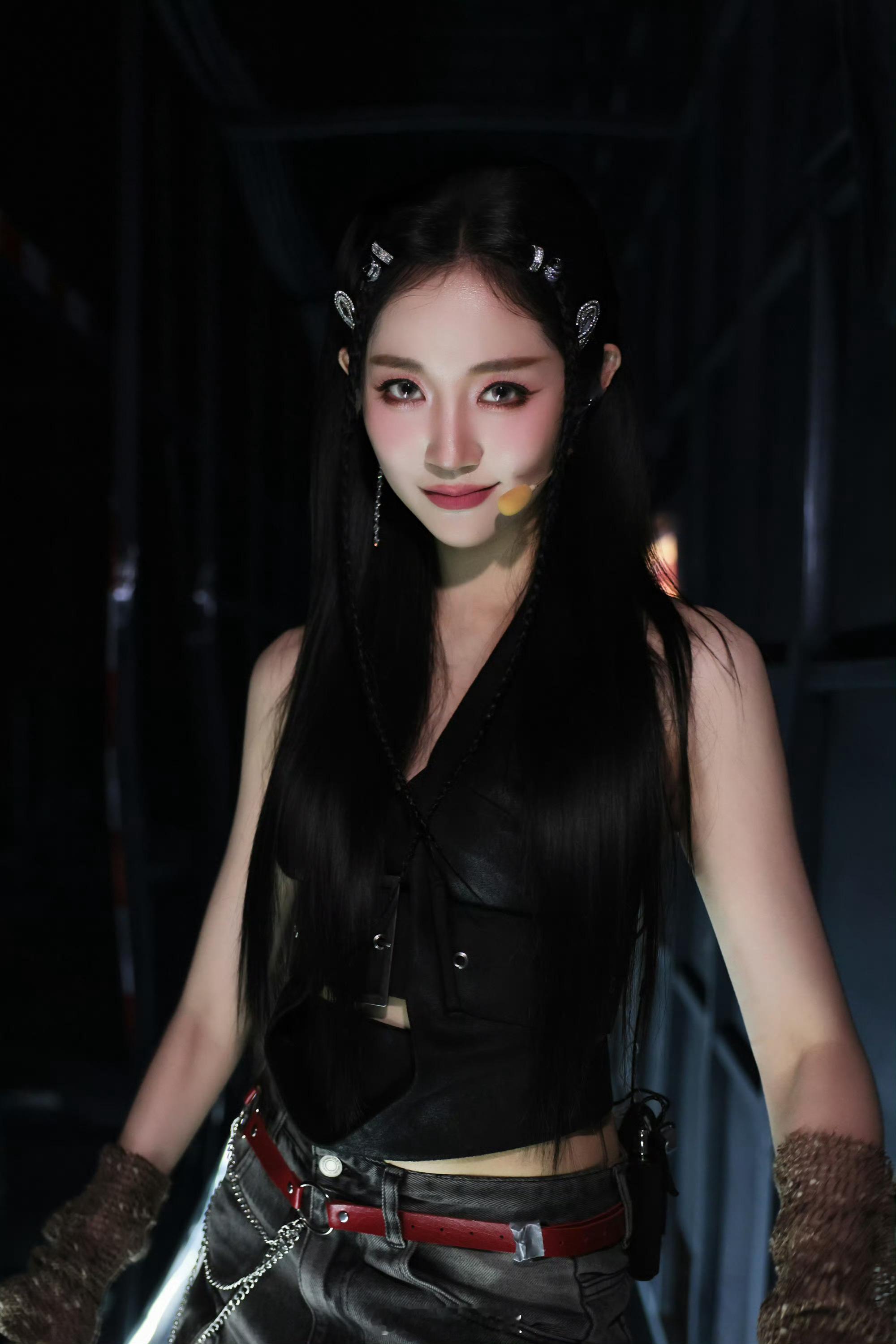 万千惠浪姐第三主持万千惠浪姐控场第一梯队浪姐舞台的“定海神针”找到了！ 