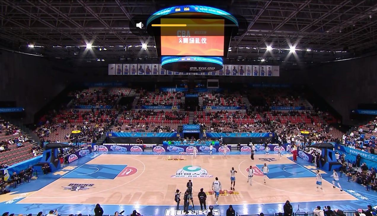 突然发现，浙ba的这个赛场广告位可比cba多多了，地板上全都是，密密麻麻的，连篮