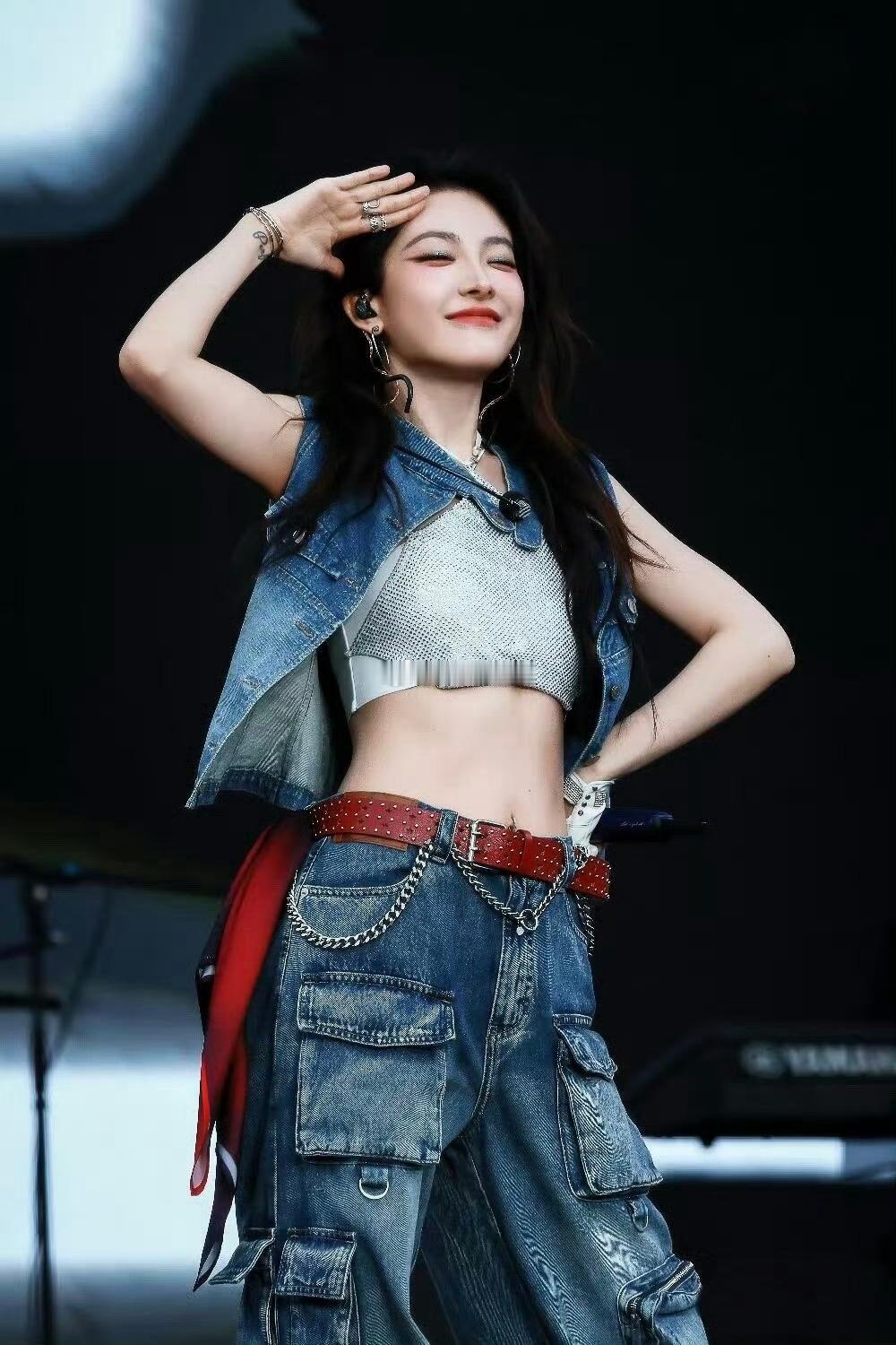 喻言往空气里加了什么 加的是顶级爱豆的营业素养！造型百变，实力在线，每一次亮相都