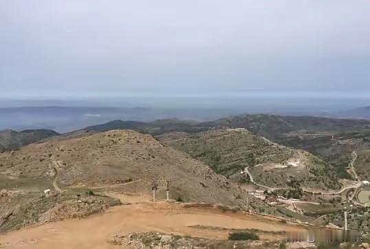 每日推进300米，朱拉尼趁乱渗透戈兰高地，在以色列最痛时捅一刀。

​​中东的乱