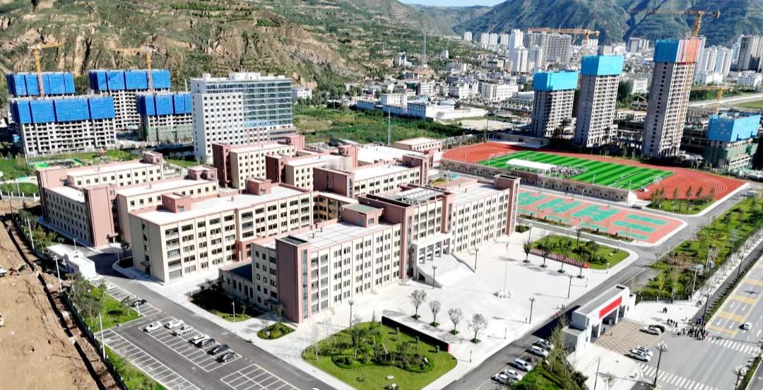 启航新篇章：礼县实验中学新校区建成搬迁 助力礼县教育迈出坚实一步@陇南发布 @陇