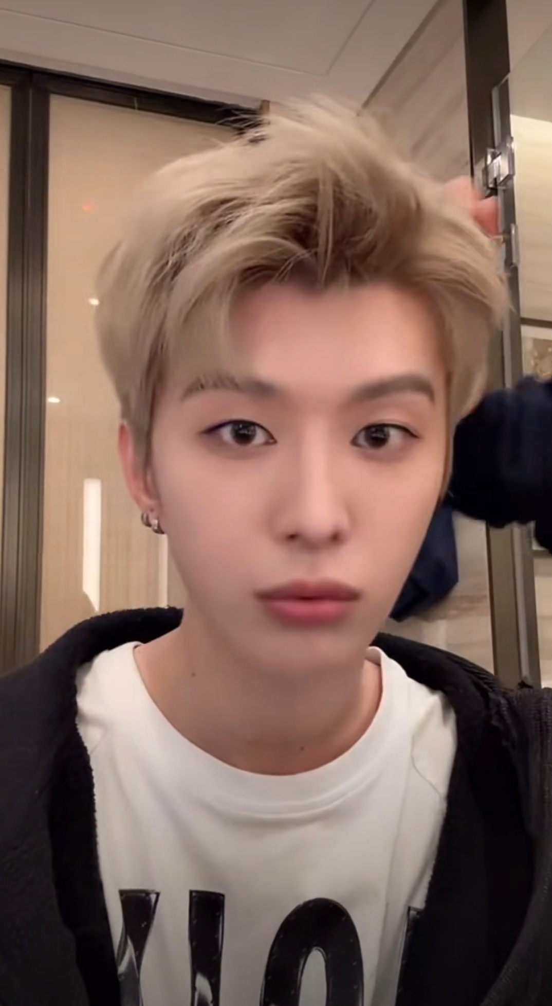 范丞丞 不跟陌生人说话周奇向涵之 分手 对比两个信息，感觉应对还是不一样的。。。