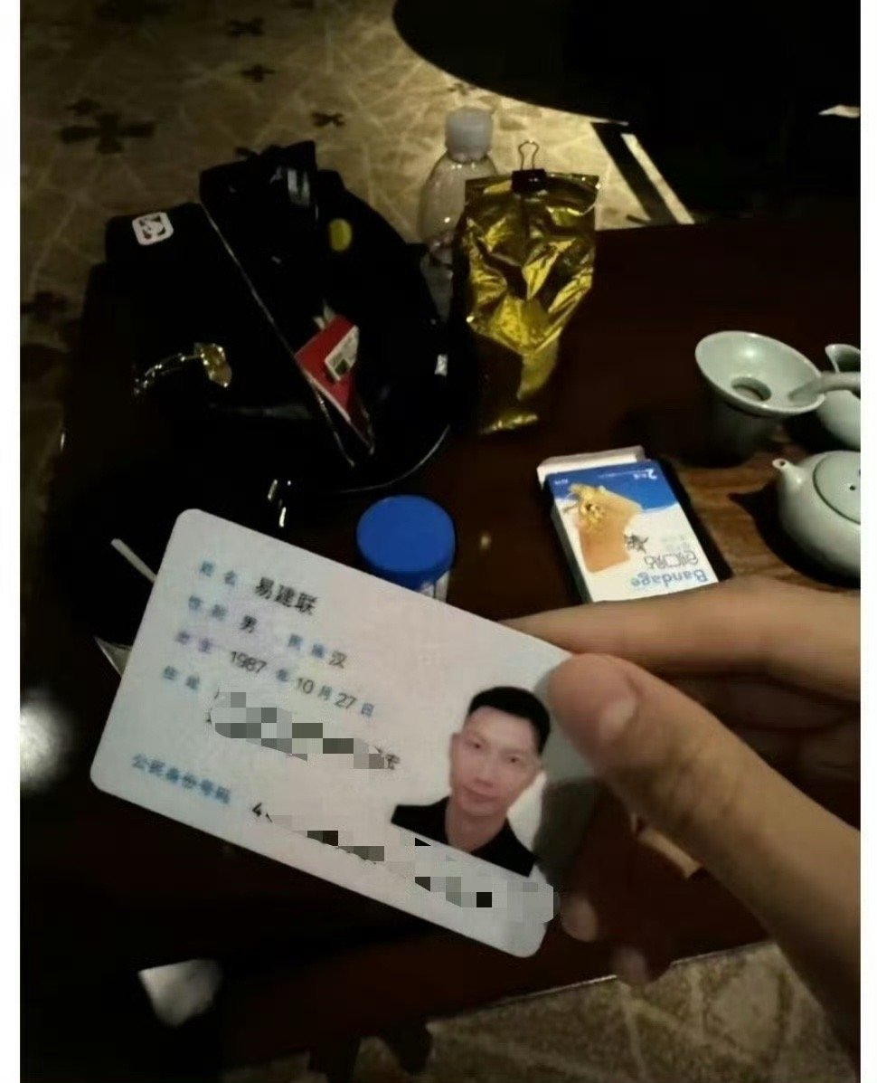 易建联这个事，你们怎么看呢？#易建联# ​​​