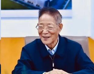 2020年，78岁的大学教授王泽霖，嫌8块钱一包的方便面太贵，被人嘲笑买不起。不