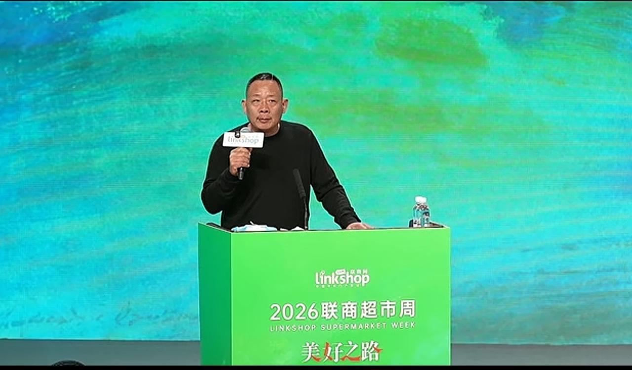 据胖东来创始人于东来今天在2026年超市周活动上透露的信息，胖东来集团2025年