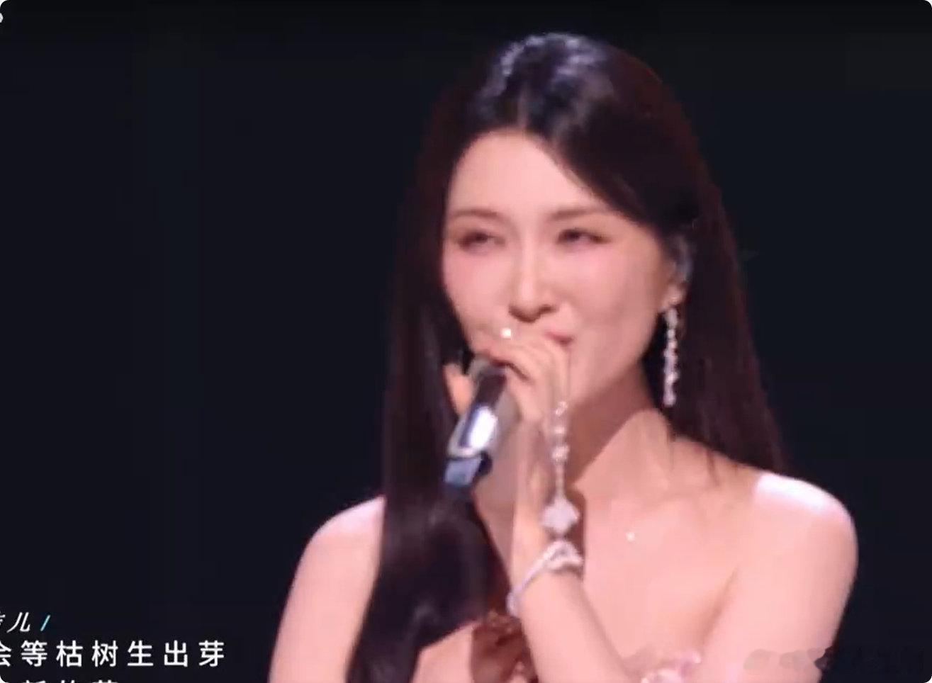 徐洁儿可以去歌手了 乘风2026嗓音自带质感，情感渲染力超强，开口瞬间就抓住所有