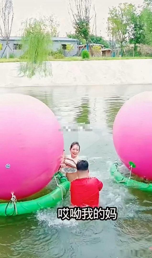 报：报：祁天道艺人 几十万人直播间给粉丝展示了自己 奶白的雪子 ​[允悲][允悲
