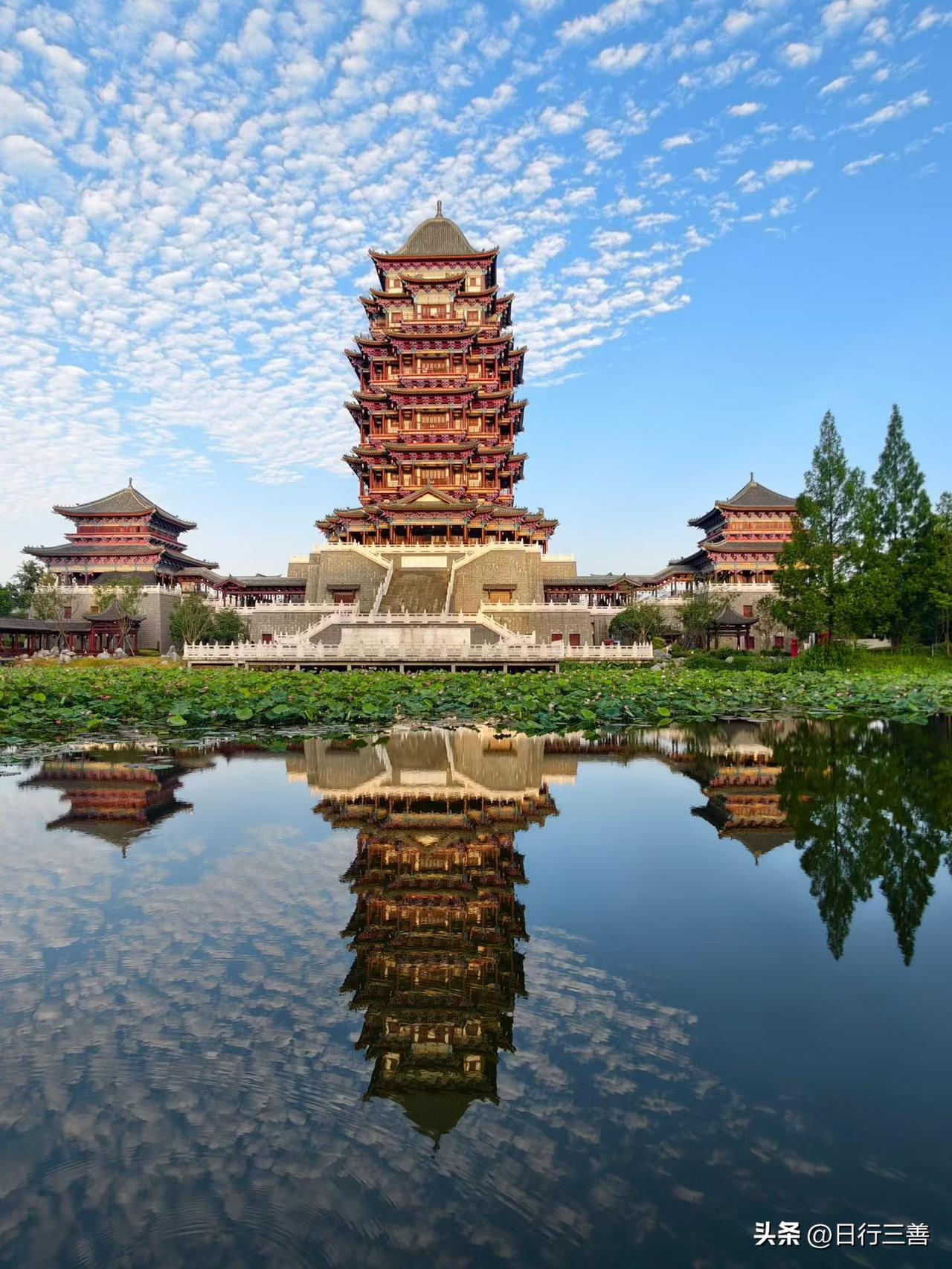 人生最难放下的，
往往不是别人，
而是自己心里的执念。
 
你以为困住你的是一件
