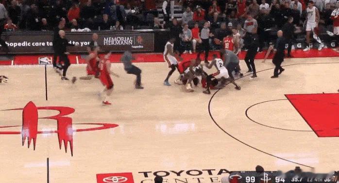 NBA常规赛，火箭和热火的比赛已经结束，热火104-100击败火箭，7人驱逐！阿