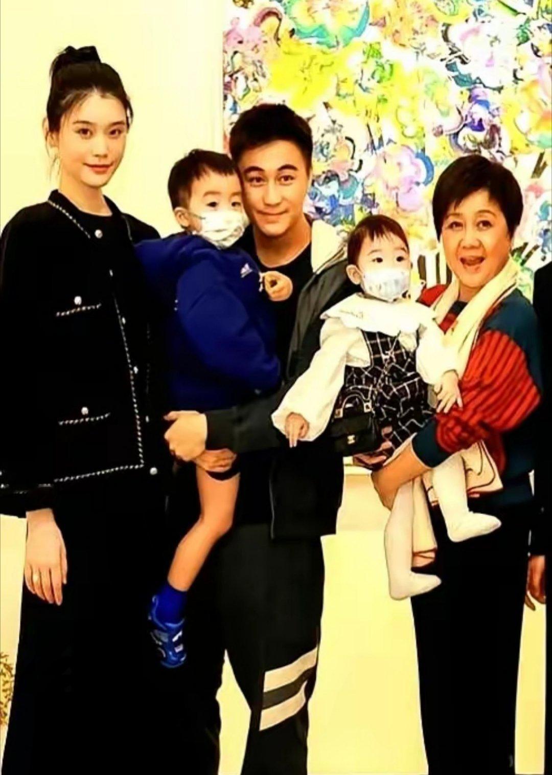 何猷君奚梦瑶儿女都这么大了何猷君估计也没想到，本指望着超模老婆奚梦瑶的基因能占上