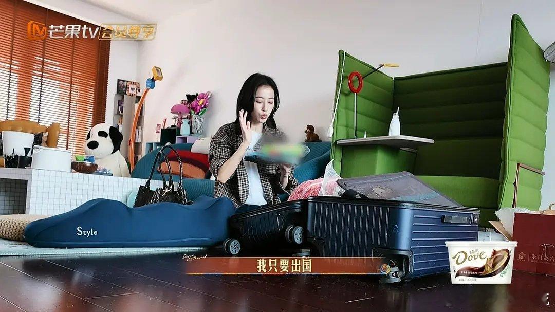 周雨彤说自己吃不惯的东西结果比谁吃的都香 ​​​