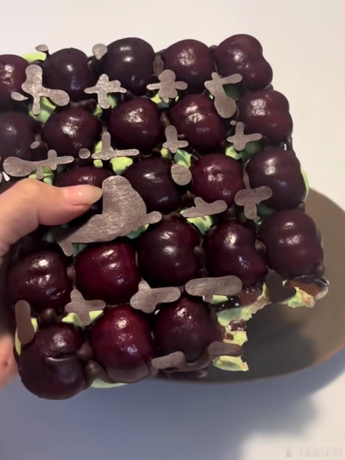 车厘子价格大跳水了去年买的3J和今年买的4J一样的分量一样的价格，感觉接下来价格