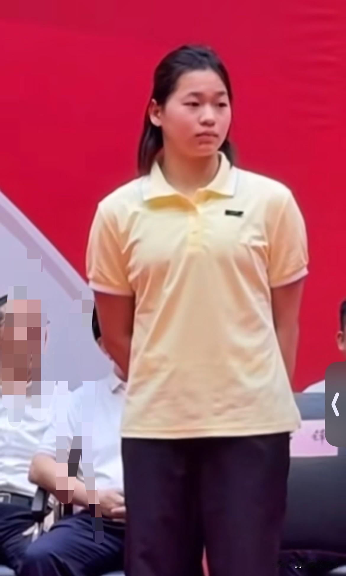 真搞不懂为啥全红婵一露面，总有人盯着她的体型说闲话！人家18岁就拿了两届奥运冠军