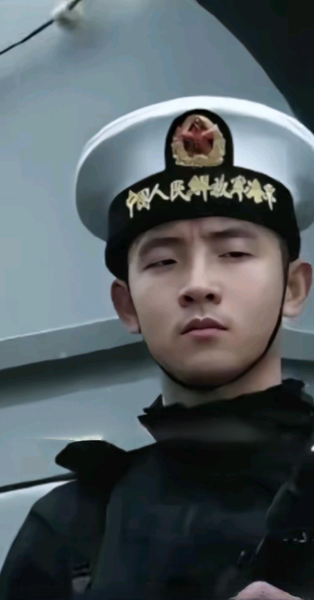 日媒给照片取名“帝国的蔑视”名符其实。

2019山西052D太原舰访问日本，一