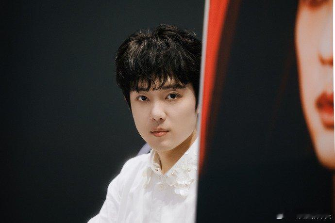 秦昊李克勤再唱披哥兰亭序秦昊李克勤粤语三连唱救命！秦昊李克勤合唱粤语金曲，一整个