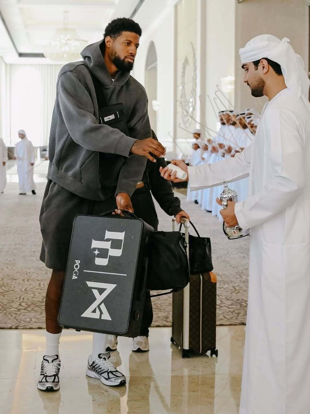 既然目标是地平线，留给世界的只能是背影。晚安,保罗乔治