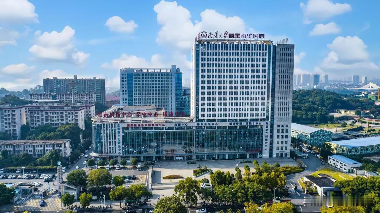 一条命，明码标价3万。
​湖南衡阳，71岁的胡某英在医院病床上突发脑梗，拦住手术