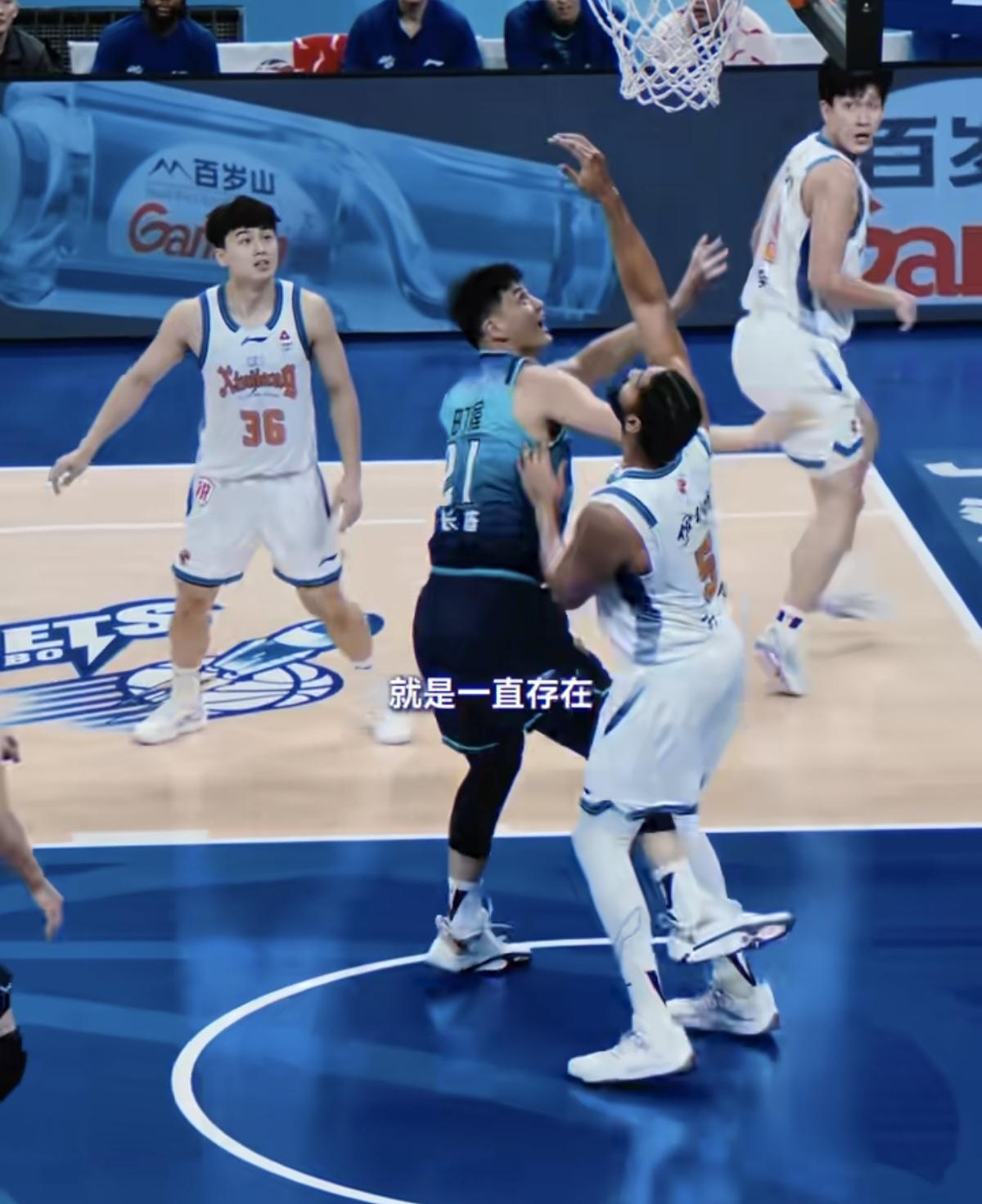 果然最熟悉的人，伤你最深。昨晚把新疆男篮按在地上摩擦，打得满地找牙，打破新疆不可