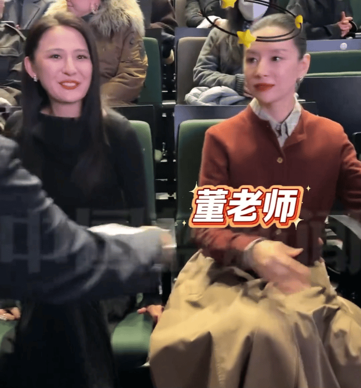 热依扎你到底在卑微什么？
本来以为董洁重回娱乐圈是观众的选择
没想到在圈内还要被