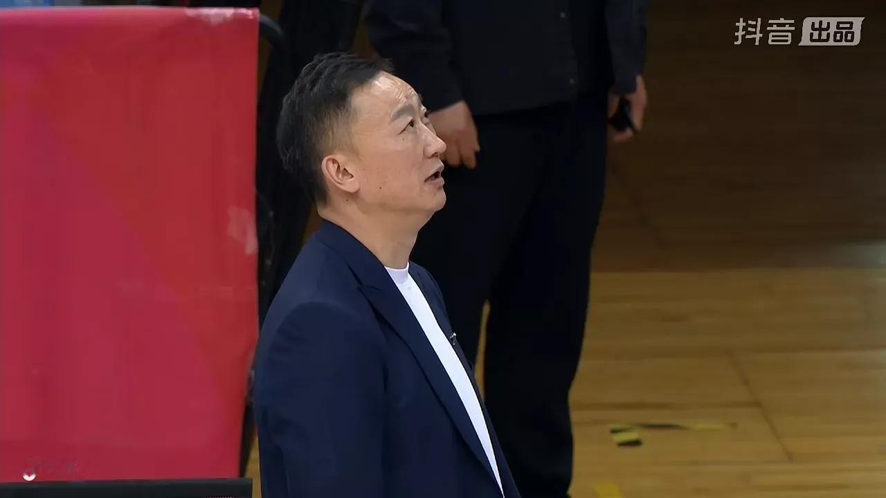青岛崂山啤酒队有些疲软
这场12进八的首回合比赛，主场作战的青岛崂山啤酒队，突然