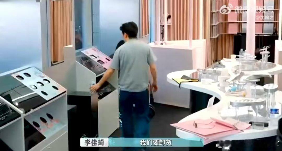 工资基础工作量不基础巴黎合伙人名场面巴黎合伙人工资就那样，活儿却堆成山，合伙人这