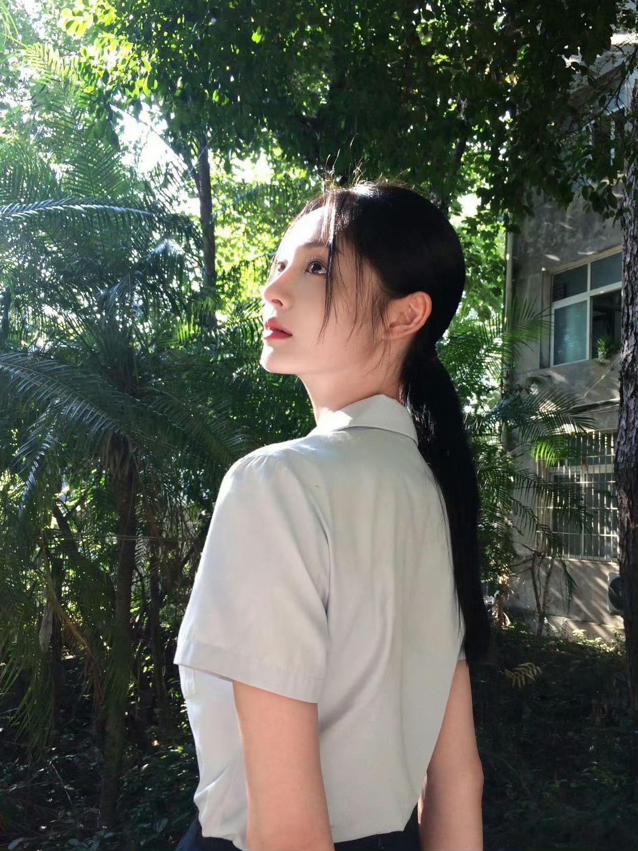 周洁琼早该演校园剧了周洁琼这张脸演校园剧拿什么输 方灼如果是暗恋文女主，周洁琼就
